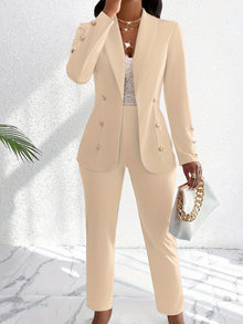 Stylischer Zweiteiler mit Revers und goldenen Knöpfen Blazer und Hose Set für Damen | Perfekt für legere Tage – Beige