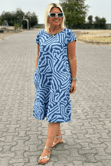 Luftiges Sommerkleid | Gerader Schnitt | Dezentes Muster – Blau