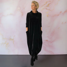 Anja™ | Samtiges elegantes Maxikleid – Schwarz
