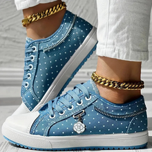 CARO | ELEGANTE DAMEN-SNEAKER MIT FLORALEN DETAILS – Hellblau | Geschlossen