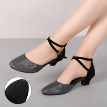 Carrie - Glänzende Damensandalen – Schwarz / Strukturiert
