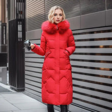 Jessica | Damen Lange Winterjacke mit Kapuze und Fellbesatz – Rot