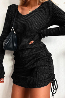 Zadie® | Bleistiftkleid mit V-Ausschnitt und Kordelzug – Schwarz