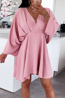 Pamela® | Langärmliges Kleid mit asymmetrischem V-Ausschnitt und unregelmäßigem Schnitt – Rosa