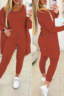 Freizeitset mit Schulter-Cut-Outs | Dreiteilig | Lässiger Komfort – Rot