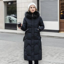 Jessica | Damen Lange Winterjacke mit Kapuze und Fellbesatz – Schwarz