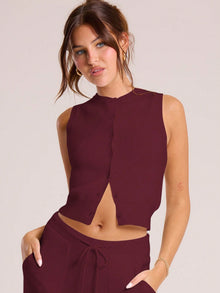 Gestricktes Cropped Top mit Knopfleiste – Minimalistisch, Weich & Kombistark – Burgundisch