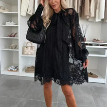 Spitzenkleid mit Schleife | Transparente Ärmel | Feminin und verspielt – Schwarz