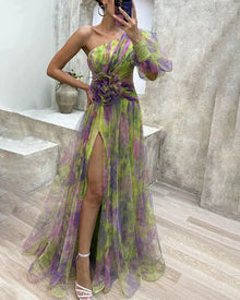 Asymmetrisches Abendkleid – One-Shoulder Maxikleid mit Blumenapplikation & Schlitz – Grun