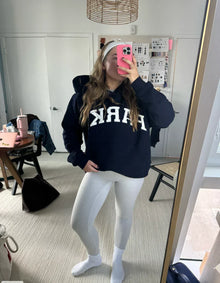 Damen Varsity Sweatshirt – Marineblau mit Weißen Buchstaben