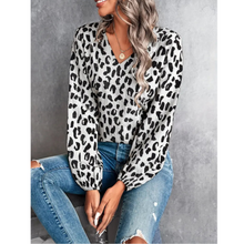 Tonia® | Damenbluse mit Leopardenmuster und V-Ausschnitt – Weiß