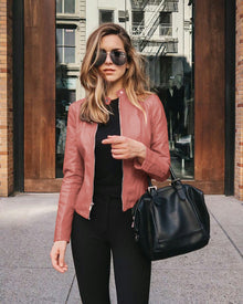 Damen nan schmal geschnittene Lederjacke mit Stehkragen und Zwei-Wege-Reißverschluss Drune – Rosa