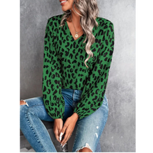 Tonia® | Damenbluse mit Leopardenmuster und V-Ausschnitt – Grün