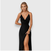 Langes Kleid mit Schlitz – Schwarz