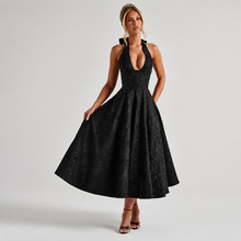 Dahlia - Stilvolles ärmelloses Kleid mit V-Ausschnitt und Neckholder – Schwarz