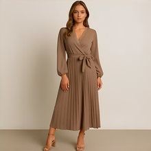 Naomi - Elegantes Kleid mit V-Ausschnitt und Raffungen – Khaki