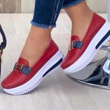 Dana – vulkanisierte Slipper aus Metall im Designer-Stil – Rot