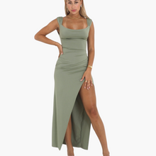 Dagmar | Figurbetontes Schlitzkleid mit Raffungen – Grün