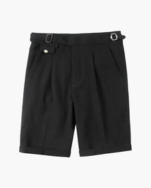 Parker | Maßgeschneiderte Plisseeshorts mit verstellbaren Seitenschnallen – Schwarz