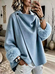 Mikila – Asymmetrische Jacke Aus Wollmischung Mit Kunstfellbesatz – Blau