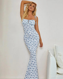 Maxikleid mit Mermaid-Schnitt | Zarte Träger | Femininer Print – Weiß