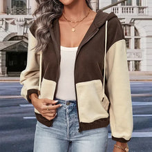 Leah - Fleecejacke mit Kapuze und Patchworkmuster – Braun