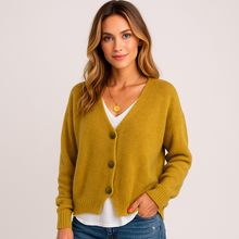 Kurze Damenstrickjacke aus weichem Strick - Noor – Gelb