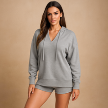 Set aus Kapuzensweatshirt und Shorts für Frauen - Livia – Grau