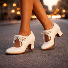 Anasty – Pumps Mit Schnürung Und Mittlerem Absatz – Weiß