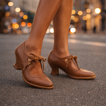 Anasty – Pumps Mit Schnürung Und Mittlerem Absatz – Braun
