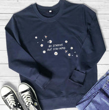 Damen Sweatshirt mit inspirierender Botschaft und floralem Design – Marineblau