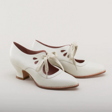 Sheridan - Orthopädische Schnürschuhe für Damen mit Absatz – Weiß
