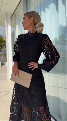 Lydia - Langes Damenkleid mit lebhaftem Patchwork – Schwarz