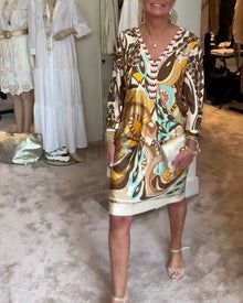 Moonie - Kleid mit Sonnenstrahlen-Druck – Braun (Fast ausverkauft)