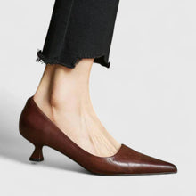Pauline | Damen Spitz Zulaufende Niedriger Absatz Pumps Shorts – Braun