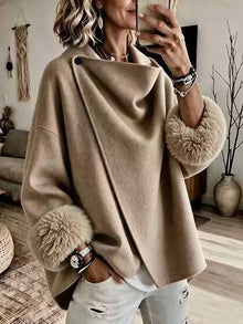 Mikila – Asymmetrische Jacke Aus Wollmischung Mit Kunstfellbesatz – Khaki