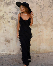 Maxikleid mit Rüschen – Figurbetontes Abendkleid mit Spaghettiträgern – Schwarz
