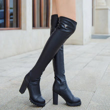 Damen Overknee-Stiefel – Elegante Hohe Stiefel mit Blockabsatz und Robuster Profilsohle – Schwarz