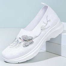 Leetha – Halbschuh Mit Schmetterlingsstickerei – Weiß