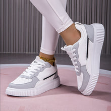 Schicke Kunstleder-Colorblock Skate Sneakers für Damen | Perfekt für Casual Days – Weiß Grau