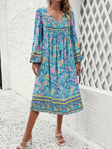 Saskia - Bequemes Kleid mit Blumenmuster und langen Ärmeln – Himmelblau