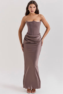 Satinella™ – Elegantes trägerloses Satin Abendkleid – Braun