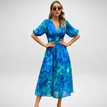 Elegantes Maxikleid | Grafischer Print & Taillierter Schnitt | Luftig & Modern – Blau