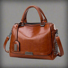 Lunara | Elegante Ledertasche mit Nieten – Braun