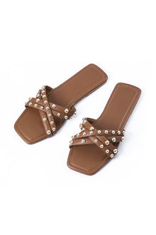 Trendige Sandalen mit Nieten-Details – Braun