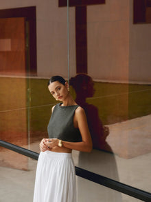 Strick-Crop-Top | Ärmellos | Minimalistischer Stil – Grau
