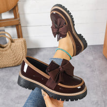Glänzende grüne Slipper mit chunky gepolsterter Sohle – Braun