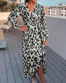 Kleid mit V-Ausschnitt für Damen – Weiß