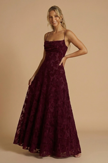 Damen Maxikleid mit Blumenmuster, ärmellos und taillierter Passform – Weinrot