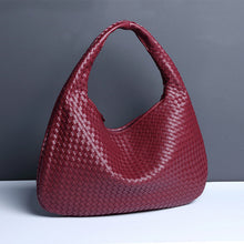 Rosalind - Einzigartige, handgewebte Schultertasche – Weinrot